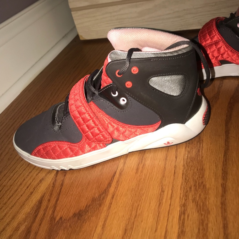 Adidas Roundhouse